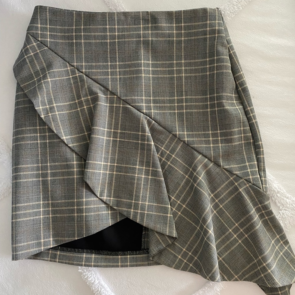 H&M Plaid Asymmetrical Ruffle Mini Skirt